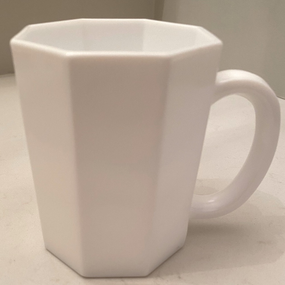 EUC VTG ARCOPAL NOVOCTIME OCTAGONAL PLAIN WHITE GLASS MUG